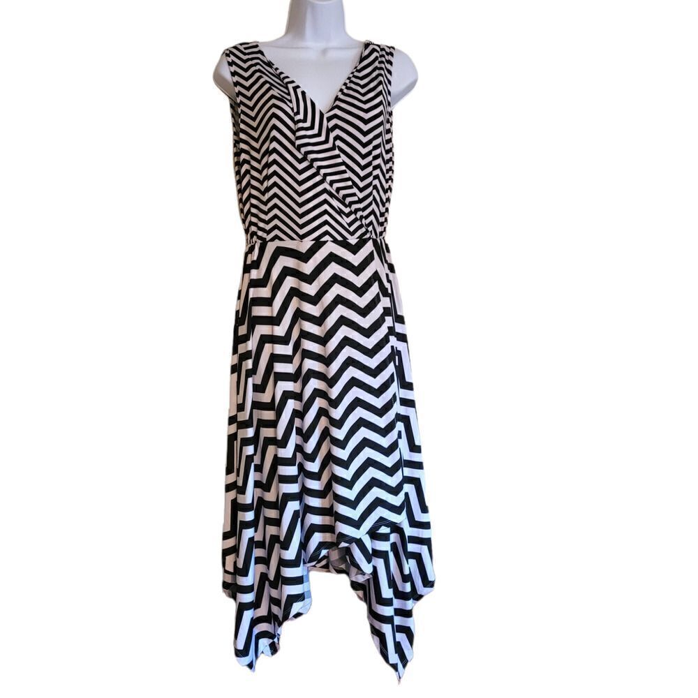 Women's size m/L stretchy Chevron high low dress sleeveless v-neck black white